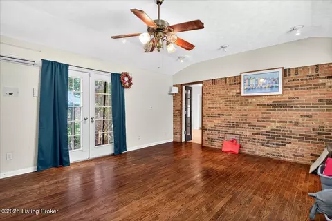 Living - 887 Stringer Ln, Mount Washington, KY 40047 photo 5 of 5