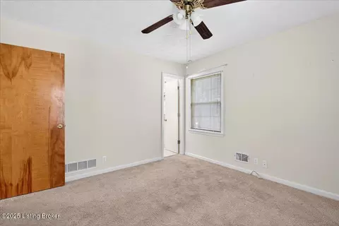 Bedroom - 887 Stringer Ln, Mount Washington, KY 40047 photo 6 of 7