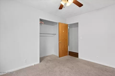Bedroom - 887 Stringer Ln, Mount Washington, KY 40047 photo 3 of 7