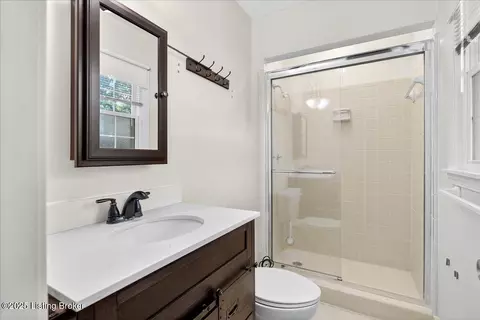Bath - 887 Stringer Ln, Mount Washington, KY 40047 photo 2 of 2