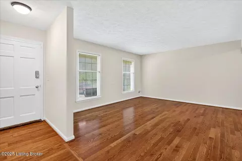 Living - 887 Stringer Ln, Mount Washington, KY 40047 photo 1 of 5