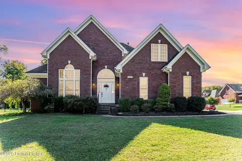 13315 Oak Forest Ct, Louisville, KY 40245