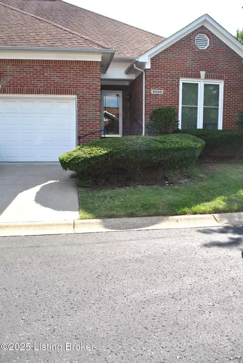 8200 Rock Wall Ct, Louisville, KY 40220