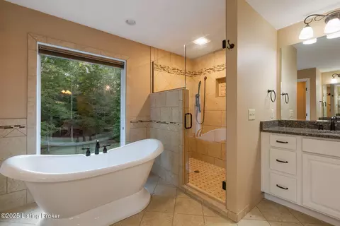 Bath - 7111 Branden Dr, Georgetown, IN 47122 photo 2 of 8