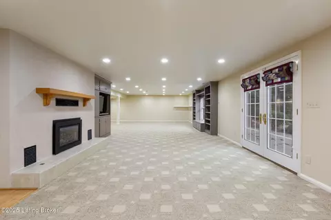 Living - 7111 Branden Dr, Georgetown, IN 47122 photo 13 of 15