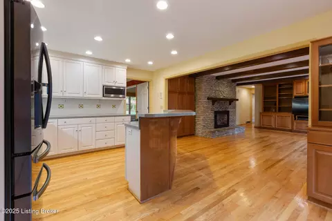 Living - 7111 Branden Dr, Georgetown, IN 47122 photo 5 of 15
