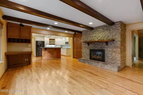 Living - 7111 Branden Dr, Georgetown, IN 47122 photo 3 of 15