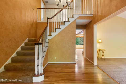 Entry Way - 7111 Branden Dr, Georgetown, IN 47122 photo 4 of 5