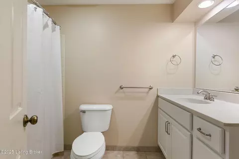 Bath - 7111 Branden Dr, Georgetown, IN 47122 photo 7 of 8