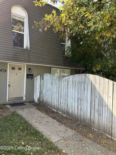 211 La Fontenay Ct #211, Louisville, KY 40223