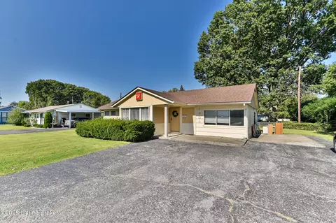 2909 Hikes Ln, Louisville, KY 40218