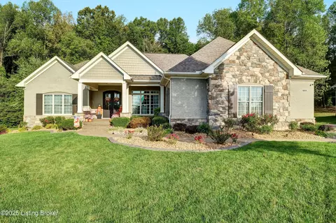 8004 Wooded Ridge Dr, Louisville, KY 40214