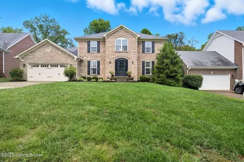 4110 Woods View Pl, Louisville, KY 40245