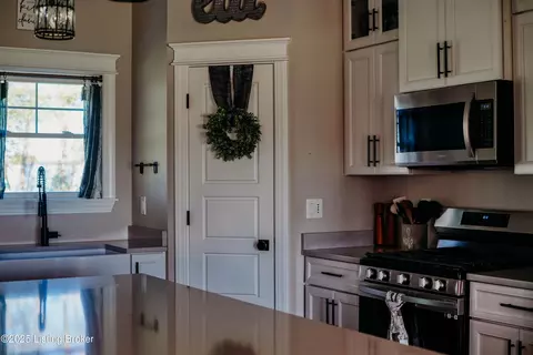 123 Gavin Dr, Shepherdsville, KY 40165