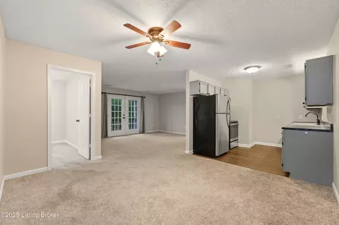 213 Colonial Club Dr, New Albany, IN 47150