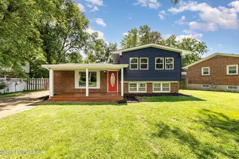 9011 Lantana Dr, Louisville, KY 40229