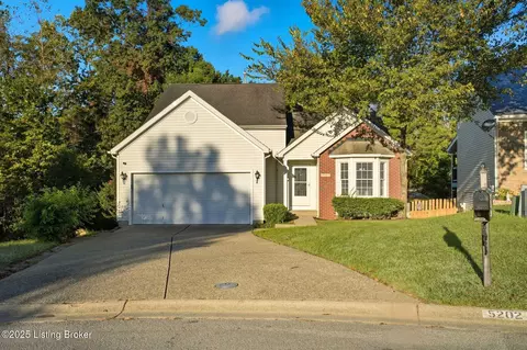 5202 Rainmaker Ct, Louisville, KY 40229