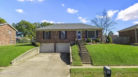5303 Matterhorn Dr, Louisville, KY 40216