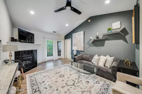 9314 Pine Lake Dr UNIT 201, Louisville, KY 40220