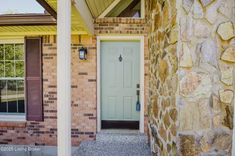 494 Mapleview Dr, Mount Washington, KY 40047 photo 2