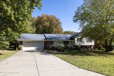 9209 Lakeridge Dr, Louisville, KY 40272