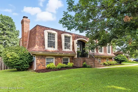 8303 Huntsman Trl, Louisville, KY 40291
