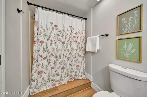 Bath - 1054 Brookstone Ct, Georgetown, IN 47122 photo 6 of 12