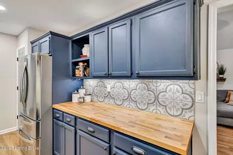 Kitchen - 1054 Brookstone Ct, Georgetown, IN 47122 photo 5 of 10