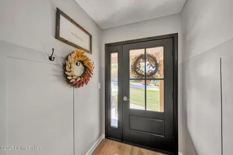 Entry Way - 1054 Brookstone Ct, Georgetown, IN 47122 photo 4 of 8