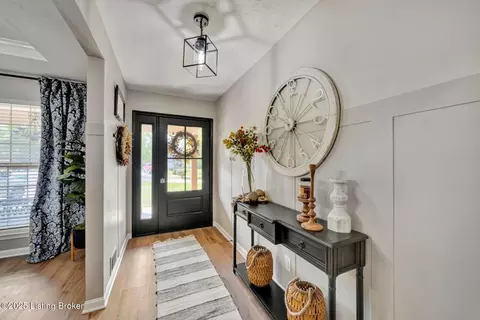 Entry Way - 1054 Brookstone Ct, Georgetown, IN 47122 photo 1 of 8