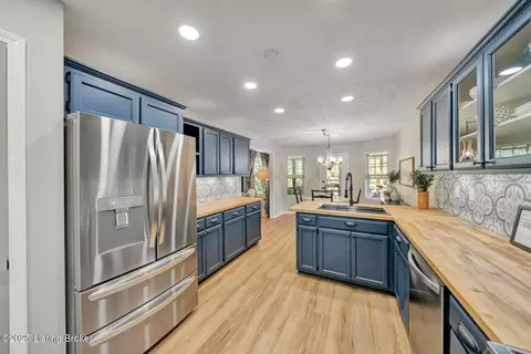 Kitchen - 1054 Brookstone Ct, Georgetown, IN 47122 photo 2 of 10