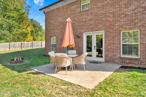 Exterior - 1054 Brookstone Ct, Georgetown, IN 47122 photo 3 of 10