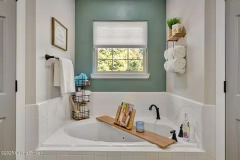 Bath - 1054 Brookstone Ct, Georgetown, IN 47122 photo 1 of 12