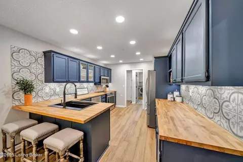 Kitchen - 1054 Brookstone Ct, Georgetown, IN 47122 photo 1 of 10