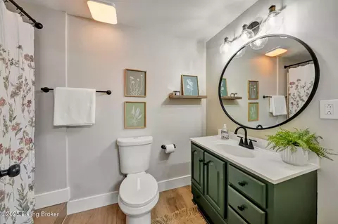 Bath - 1054 Brookstone Ct, Georgetown, IN 47122 photo 5 of 12