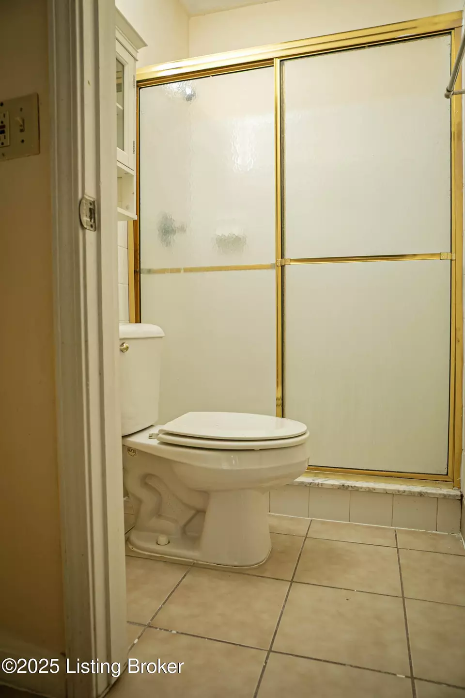 Bath - 1119 La Fontenay Ct, Louisville, KY 40223 photo 2 of 6