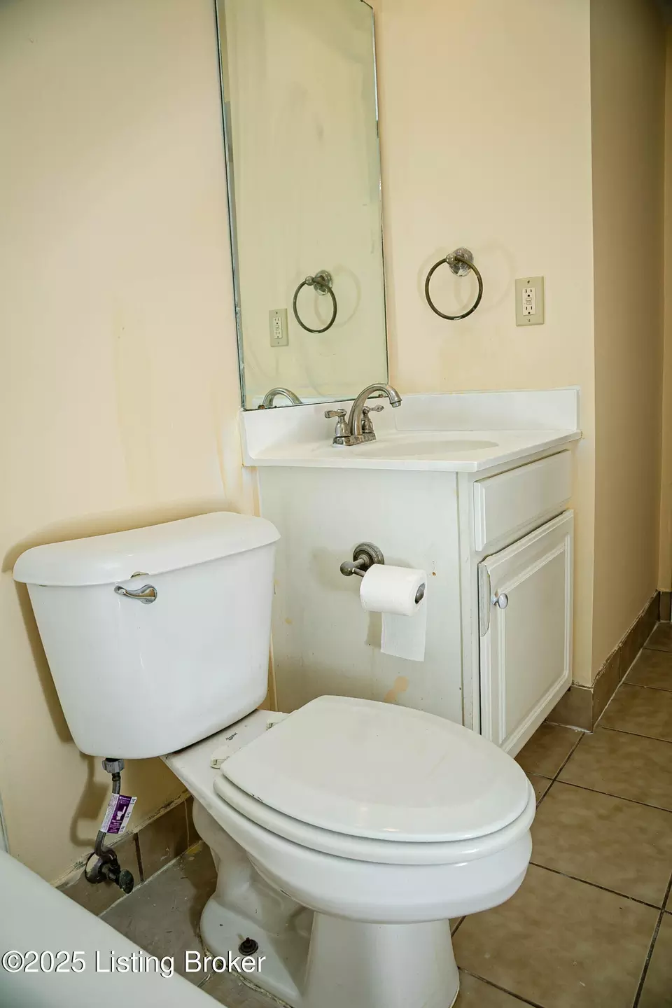 Bath - 1119 La Fontenay Ct, Louisville, KY 40223 photo 5 of 6