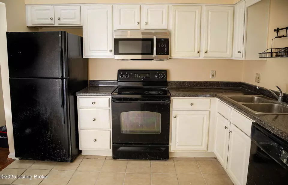 Kitchen - 1119 La Fontenay Ct, Louisville, KY 40223 photo 1 of 3