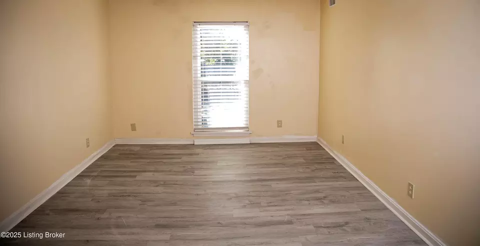 Bedroom - 1119 La Fontenay Ct, Louisville, KY 40223 photo 1 of 5