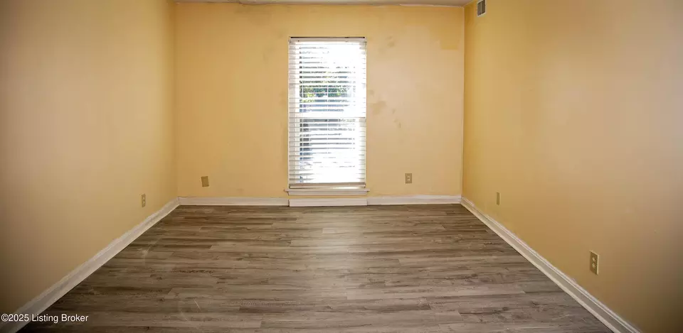 Bedroom - 1119 La Fontenay Ct, Louisville, KY 40223 photo 2 of 5