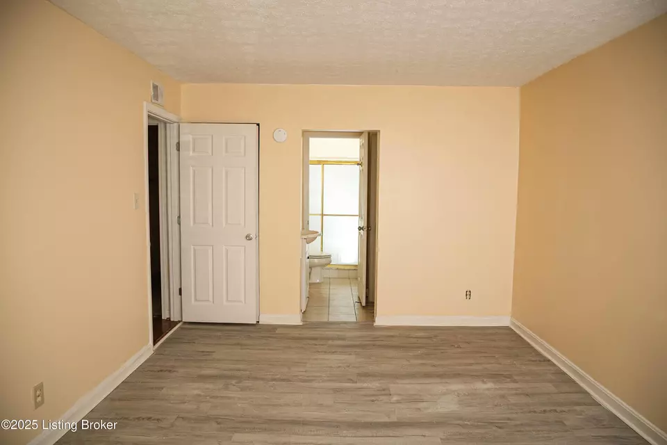 Bedroom - 1119 La Fontenay Ct, Louisville, KY 40223 photo 3 of 5