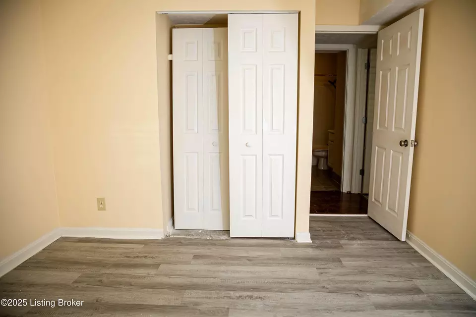 Bedroom - 1119 La Fontenay Ct, Louisville, KY 40223 photo 5 of 5
