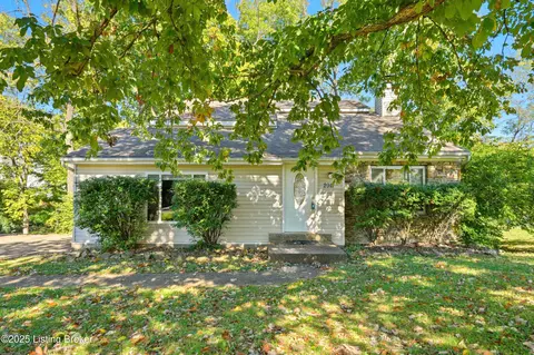 2911 Raven Ct, Louisville, KY 40220