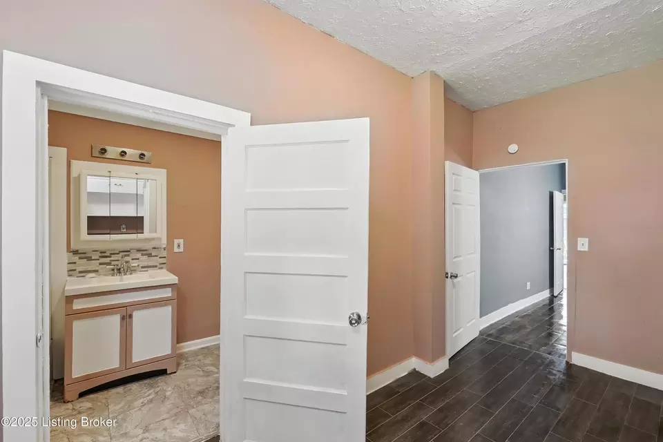 Entry Way - 739 Heywood Ave, Louisville, KY 40208 photo 2 of 2