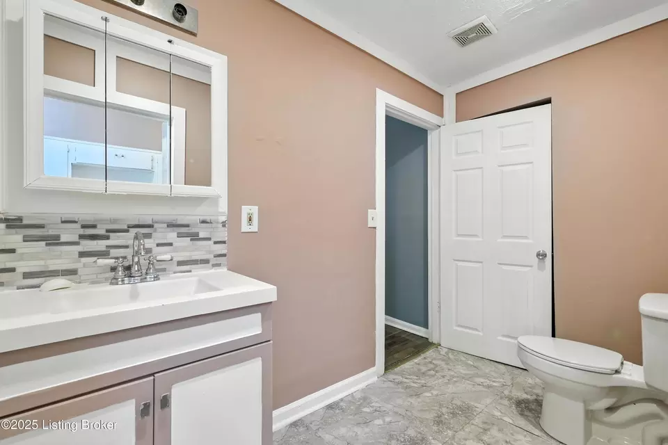 Bath - 739 Heywood Ave, Louisville, KY 40208 photo 1 of 2