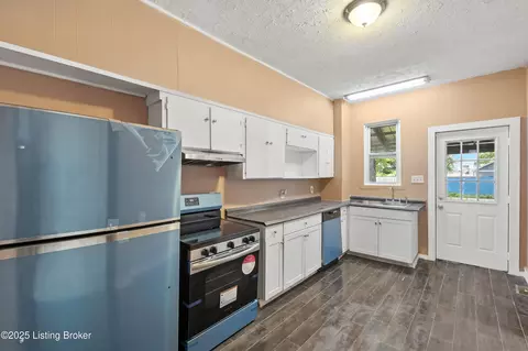 Kitchen - 739 Heywood Ave, Louisville, KY 40208 photo 1 of 2