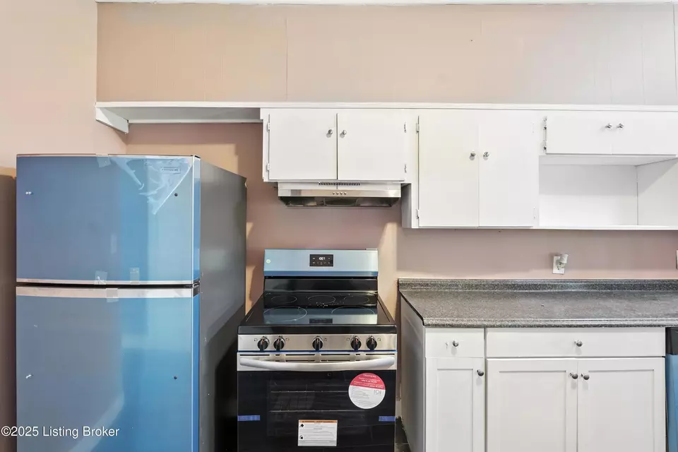 Kitchen - 739 Heywood Ave, Louisville, KY 40208 photo 2 of 2