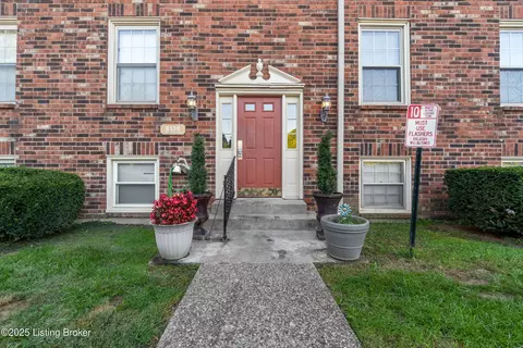 8138 Lake Ter #E5, Louisville, KY 40222