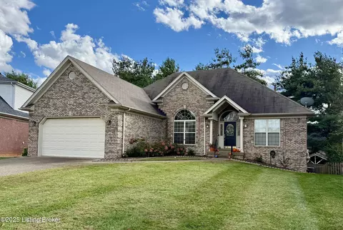 10101 Springhurst Gardens Cir, Louisville, KY 40241