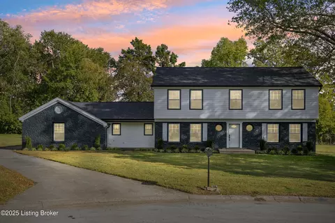 713 Cadogan Ct, Louisville, KY 40222